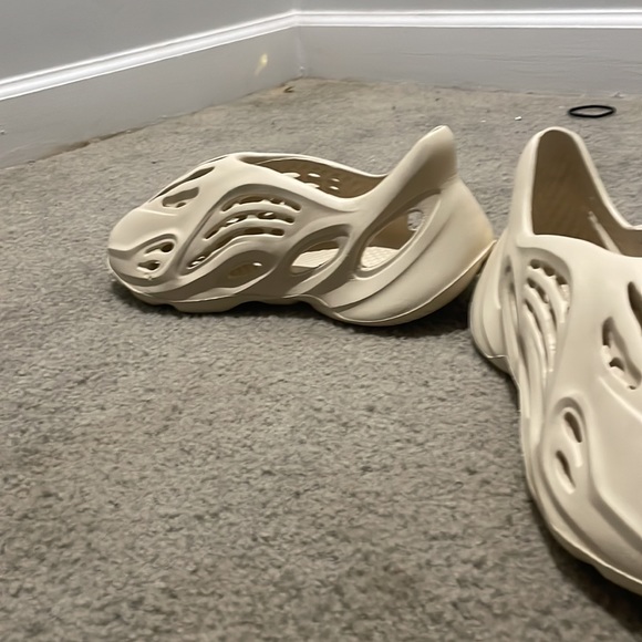 Brand new never warn white foam runners - Picture 3 of 3